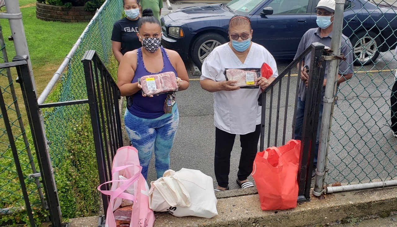 neighbors getting food from the foodtown supermarkets donation