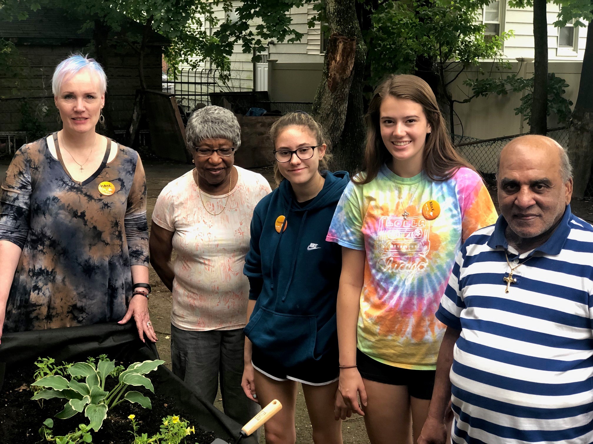 Members of the Catholic Charities Social Adult Day Alzheimer’s Program in Queens, were recently visited by a special group of youth volunteers from Ohio