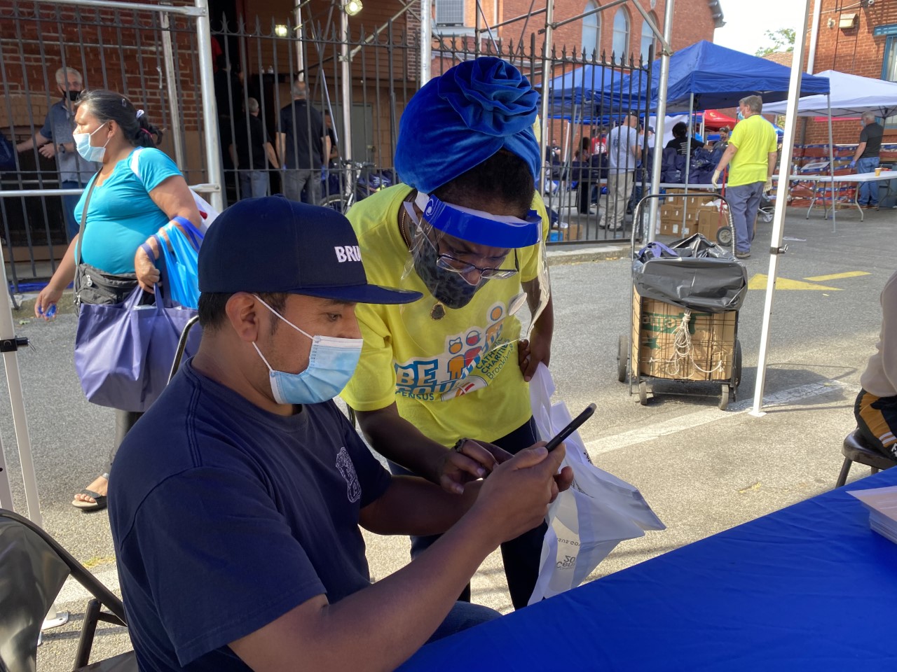 the census outreach team at the pop-up distribution in corona queens, come and Complete the #2020Census